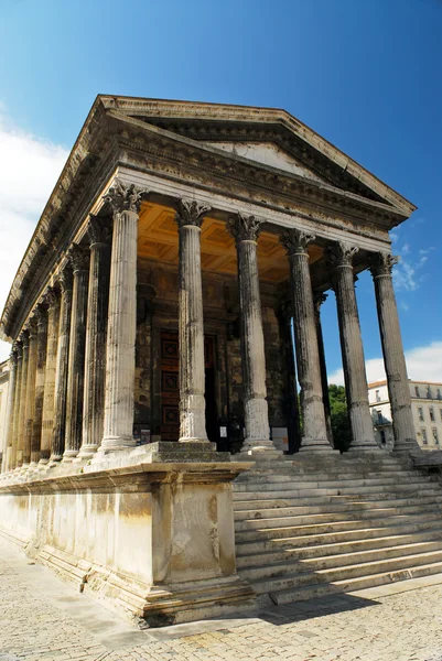 Roman temple in Nimes France — Stock Photo, Image