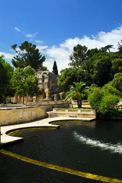 Jardin de la fontaine i nimes Frankrike — Stockfoto