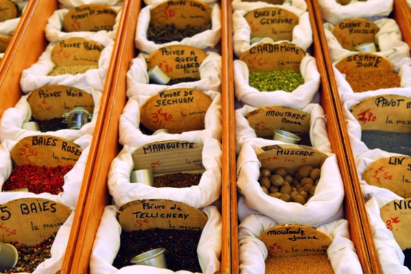 Kryddor på marknaden — Stockfoto