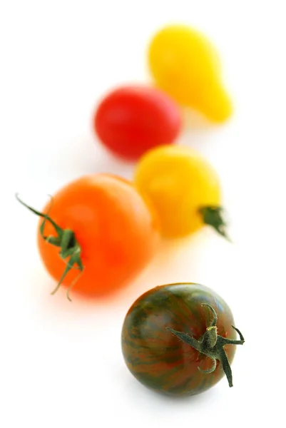 Tomates Cereja Multicoloridos Isolados Fundo Branco — Fotografia de Stock