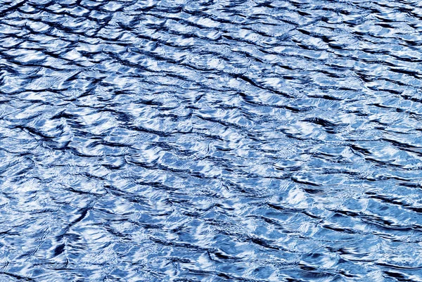 Abstrakter Hintergrund Der Blauen Wasseroberfläche Mit Wellen — Stockfoto