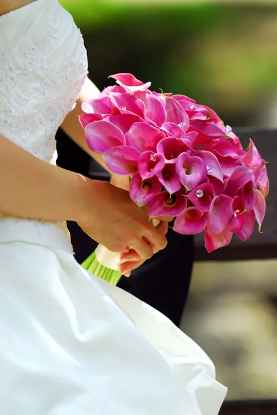 Mariée avec bouquet — Photo