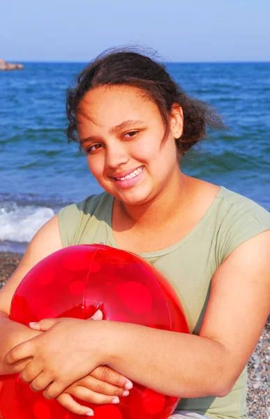 Deniz Kıyısında Güzel Bir Genç Kız Portresi — Stok fotoğraf
