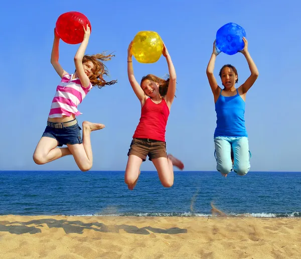 Meisjes op het strand — Stockfoto