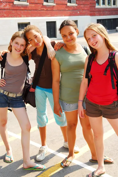 Dziewczyny w szkole — Zdjęcie stockowe