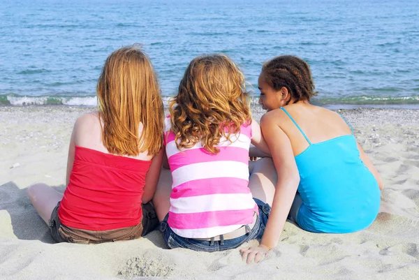 Portrait Three Teenage Girls Sitting Sandy Beach — Stock Photo, Image