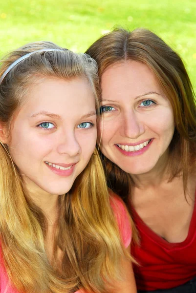 Mother and daughter — Stock Photo, Image