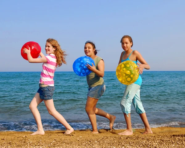 Meninas na praia — Fotografia de Stock