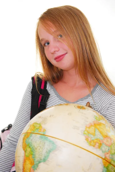 Młoda Dziewczyna Uśmiechający Się Backback Globe Białym Tle — Zdjęcie stockowe