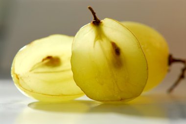 taze kesilmiş üzüm çilek tohumları ile aşırı makro