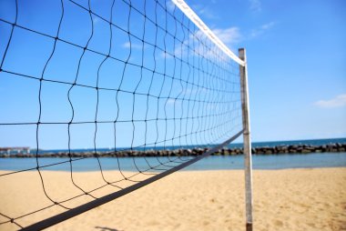 plaj voleybolu kumlu bir plaj üzerinde perspektif içinde net