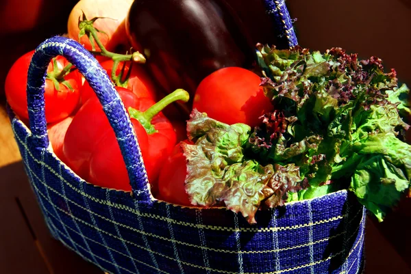 Frisches Gemüse Und Obst Einem Korb — Stockfoto
