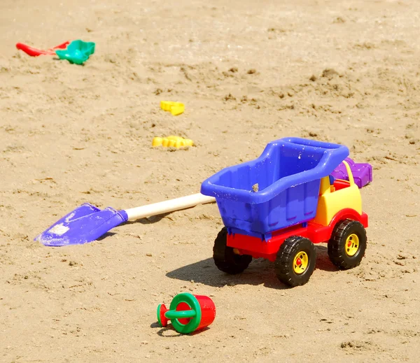 Άμμο Πλαστικών Παιχνιδιών Των Παιδιών Μια Παραλία — Φωτογραφία Αρχείου