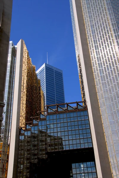 Moderne Wolkenkratzer Aus Glas Und Stahl Der Innenstadt Von Toronto — Stockfoto