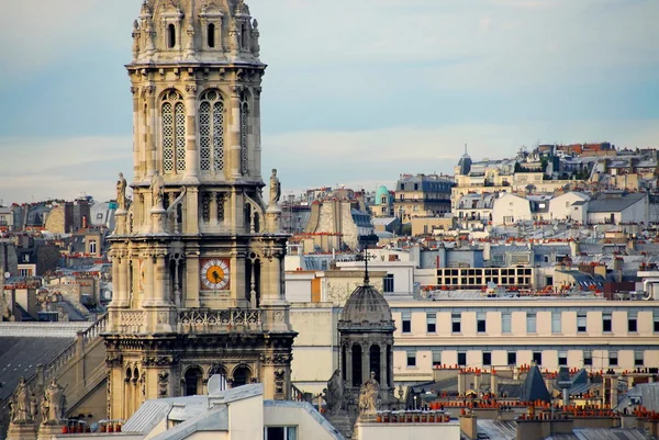 Крыши Парижа — стоковое фото