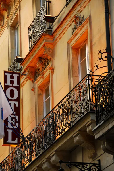Edifício Hotel Paris França Com Varandas Ferro Forjado — Fotografia de Stock