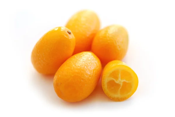 Verse Rijpe Kumquats Geïsoleerd Witte Achtergrond — Stockfoto