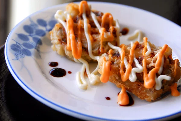 Gourmet Japanisches Essen Frittierte Maki Rolle Auf Einem Teller Serviert — Stockfoto