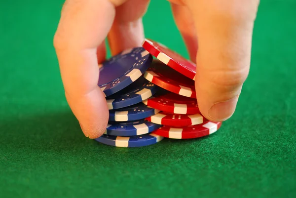 Zblízka Ruku Všem Dělá Pro Hry Poker Lupínek Trik Zamíchat — Stock fotografie