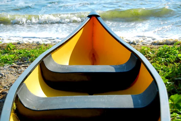Жовтий човен — стокове фото