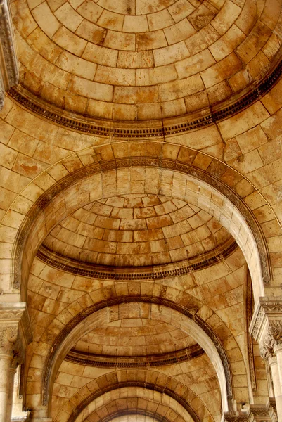 Fragmento Uma Antiga Catedral Com Arcos — Fotografia de Stock