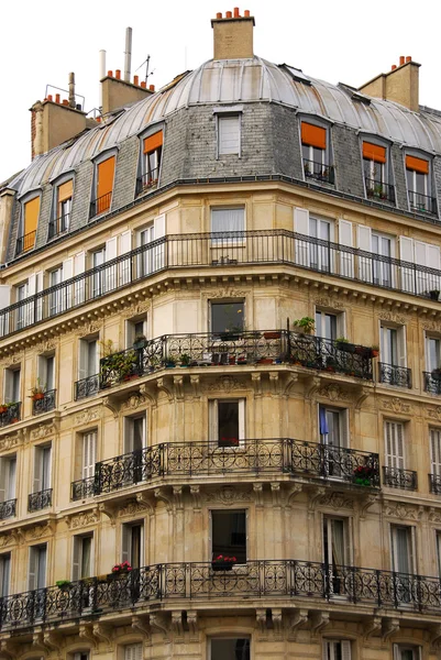 Staré Bytové Domy Balkony Tepaného Železa Paříži Francie — Stock fotografie