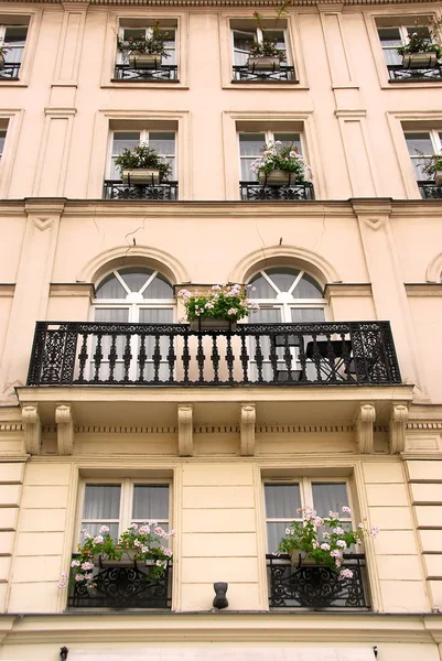 Pariser Fenster — Stockfoto