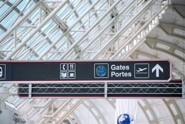 国際空港のゲート サイン — ストック写真