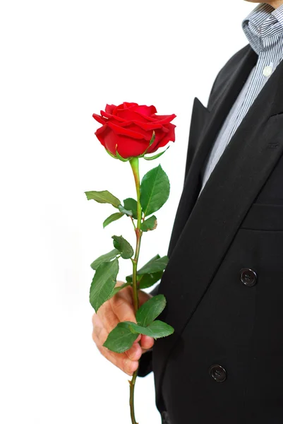 赤いバラを保持している黒いスーツを着た男 — ストック写真