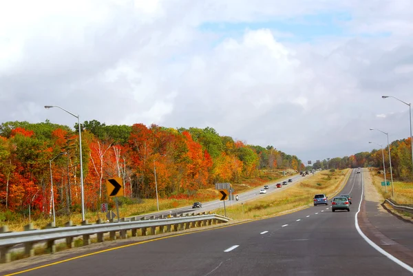 Осеннее шоссе — стоковое фото