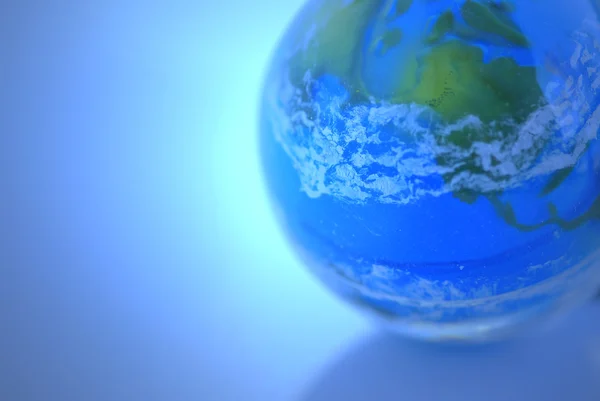 Globe Blauwe Achtergrond Als Globalisering Concept — Stockfoto
