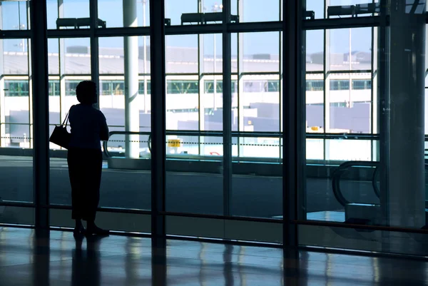 Woman airport — Stock Photo, Image