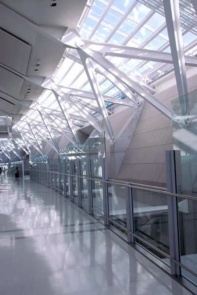 内部的现代化国际机场 — 图库照片