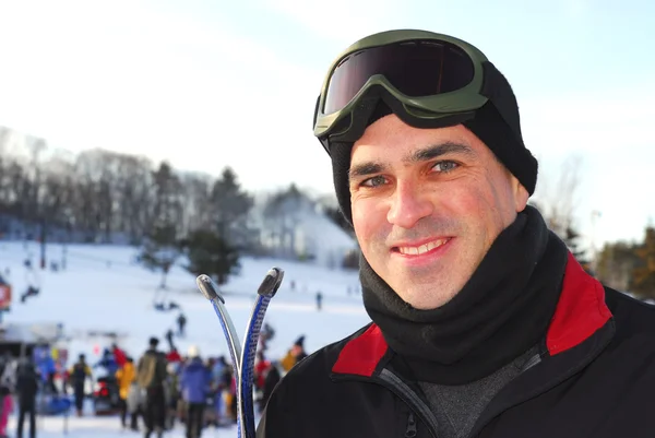 Retrato Homem Atraente Feliz Estância Esqui Downhill — Fotografia de Stock