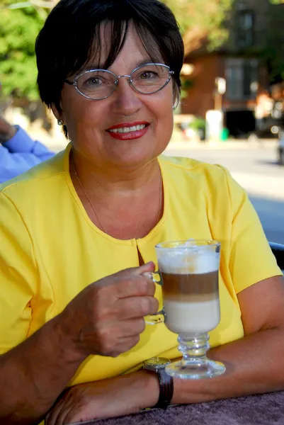 Maduro mulher café — Fotografia de Stock