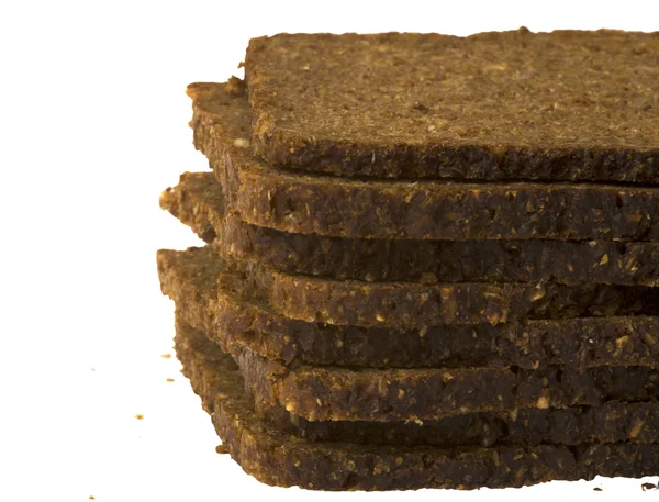 Scheibe dunkles Brot, isoliert — Stockfoto