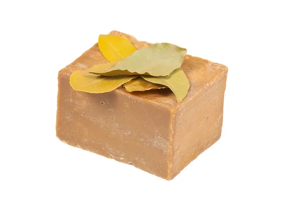 Традиционное лавровое мыло, изолированное — стоковое фото