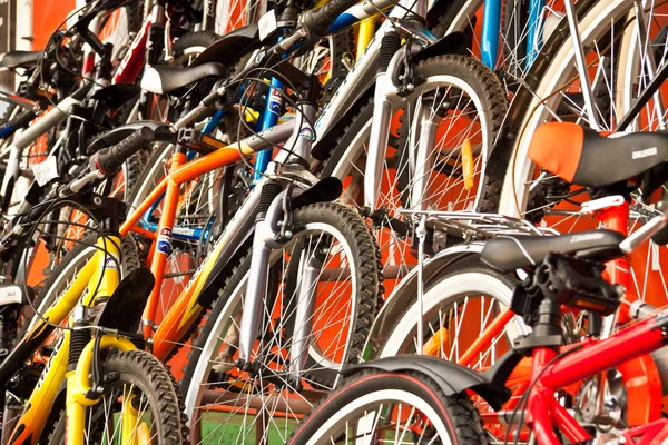 Bicicletas en venta . Imagen De Stock