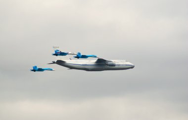 An-124 escorted by fighters clipart