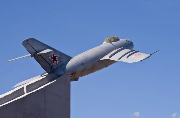 米格-17 纪念碑 — 图库照片