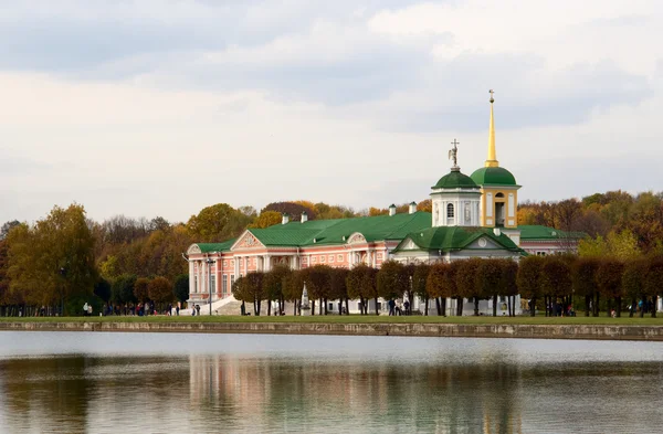 Kuskovo estate, Moscow: autumn view — Stock Photo, Image