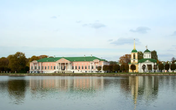 Kuskovo estate, moskau: Blick auf den Herbst — Stockfoto