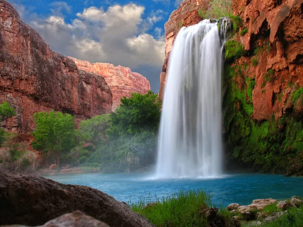 Fantastiska vattenfall — Stockfoto