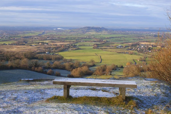 En frostig bänk på crickley kulle — Stockfoto