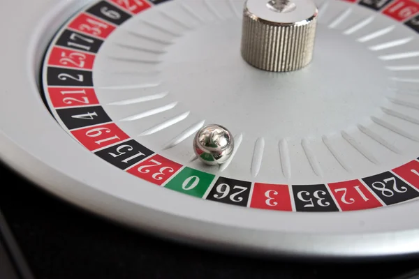 Roulette-Rad mit grrer Null — Stockfoto
