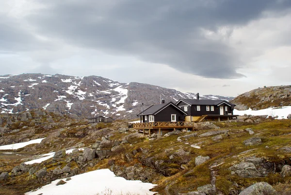 Casa de campo en la montaña — Foto de Stock