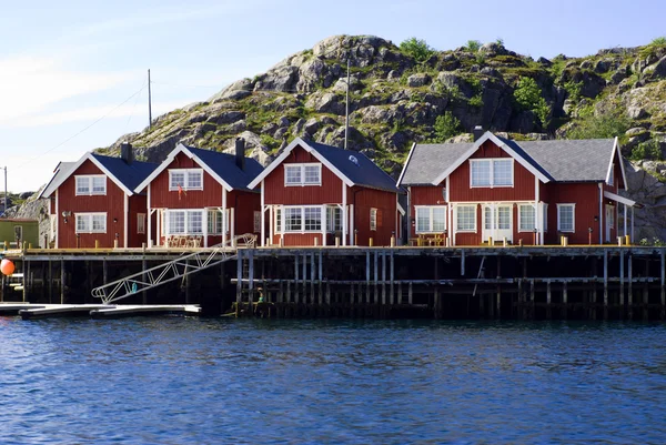 Chalets sur l'île de Skrova sur les îles norvégiennes Lofoten — Photo