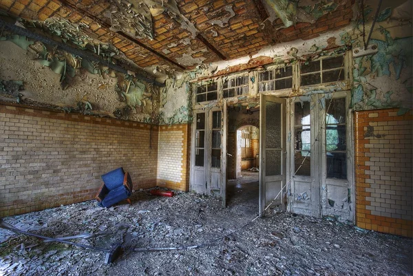 Заброшенная комната — стоковое фото