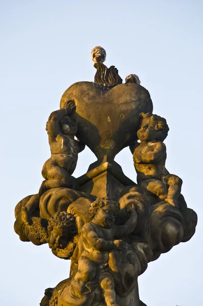 Charles bridge at heykeli — Stok fotoğraf