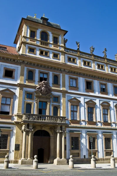 Старовинні палаци в Празі — стокове фото